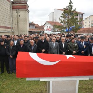 Kıbrıs Gazimiz Mustafa Çeven Ebediyete Uğurlandı - fotoğraf 4