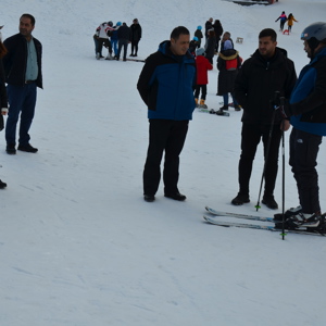 Çocuk Evleri Koordinasyon Merkezi Müdürlüğümüzde koruma ve bakım altında olan çocuklarımız İl Müdürümüz Mustafa TOSUNOĞLU'nun katılımı ile hafta sonu Sarıkamış kayak tesislerinde keyifli  birgün geçirmişlerdir. - fotoğraf 3