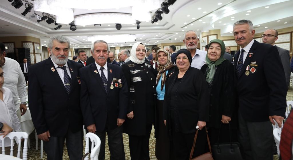 Bakan Selçuk: “Milletler Kahramanlarıyla Yaşar”