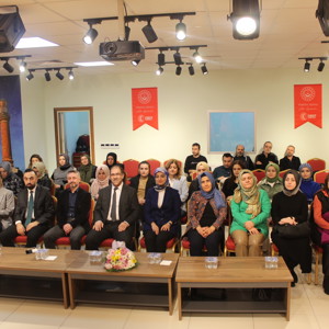 İl Müdürlüğümüz tarafından düzenlenen Türkiye Yüzyılı Aile Söyleşileri programının ikincisi “Erken Çocuklukta Dijital Bağımlılık” konu başlığıyla gerçekleştirildi.  - fotoğraf 1