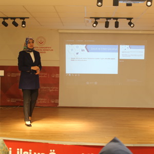 İl Müdürlüğümüz tarafından düzenlenen Türkiye Yüzyılı Aile Söyleşileri programının ikincisi “Erken Çocuklukta Dijital Bağımlılık” konu başlığıyla gerçekleştirildi.  - fotoğraf 3