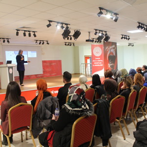 İl Müdürlüğümüz tarafından düzenlenen Türkiye Yüzyılı Aile Söyleşileri programının ikincisi “Erken Çocuklukta Dijital Bağımlılık” konu başlığıyla gerçekleştirildi.  - fotoğraf 5