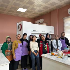 Yeşiltepe Çatom Kursiyerlerine 6284 Sayılı Kanun Kapsamında Yer Alan Hizmet Modelleri, Sosyal Destek Hatları ve KADES Uygulaması Konularında Farkındalık Eğitimi  - fotoğraf 3