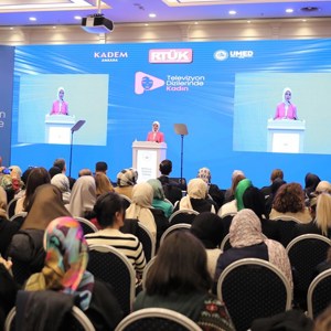 Bakanımız Mahinur Özdemir Göktaş "Televizyon Dizilerinde Kadın" Panelinin Açılışına Katıldı - fotoğraf 2