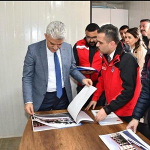 Sayın Valimiz Mehmet MAKAS, İl Müdürümüz Sayın Çiğdem AÇIKYILDIZ KAZEL ile Kırıkkale Huzurevi inşaatında incelemelerde bulundu. - fotoğraf 1