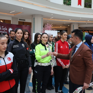 8 Mart Dünya Kadınlar Günü Programı  Coşkuyla Gerçekleşti - fotoğraf 3