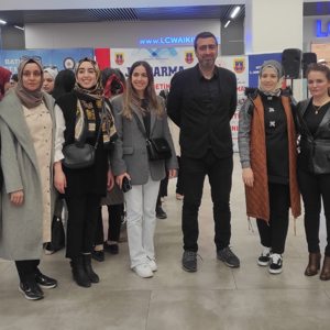 Kadın alanında çalışan Kamu Kurumları,Sivil Toplum Kuruluşlarının biraraya geldiği Alışveriş Merkezindeki bilgilendirme sergisi düzenlend. - fotoğraf 3