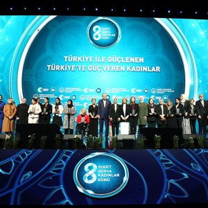 Cumhurbaşkanı Erdoğan ve Bakanımız Göktaş "Türkiye ile Güçlenen, Türkiye'ye Güç Veren Kadınlar Programı”na Katıldı - fotoğraf 1
