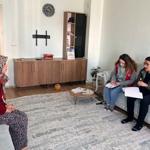 Bakanlığımız tarafından sunulan sosyal hizmet modellerinden yararlanan ve ilk kez başvuruda bulunan müracaatçıların yanlarında olmaya devam ediyor. - fotoğraf 1