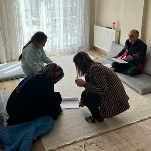 Bakanlığımız tarafından sunulan sosyal hizmet modellerinden yararlanan ve ilk kez başvuruda bulunan müracaatçıların yanlarında olmaya devam ediyor. - fotoğraf 2