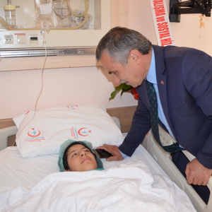 İl Müdürümüz Mahmut ÖZDEMİR Sağlık Sorunları Yaşayan Çocuğumuzu Ziyaret Etti - fotoğraf 1