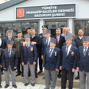 18 Mart Şehitleri Anma Günü ve Çanakkale Zaferi'nin 109. yıl dönümünde Şehit ve Gazi Derneklerimizi Ziyaret Ettik. - fotoğraf 2