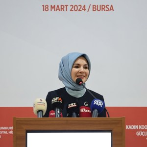 Bakanımız Mahinur Özdemir Göktaş Bursa'da Kadın Kooperatiflerinin Temsilcileriyle Buluştu - fotoğraf 1