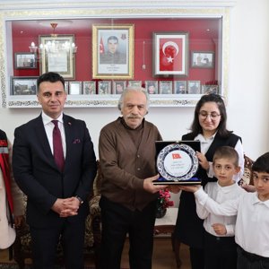"Aziz Hatıralarımıza Vefa Projesi" Kapsamında Çini Plaketler Şehitlerimizin Kıymetli Ailelerine Teslim Edildi. - fotoğraf 2