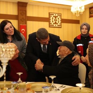 18 Mart Şehitleri Anma Günü Ve Çanakkale Deniz Zaferinin 109. Yılında Şehit Ailelerimiz, Gazilerimiz Ve Aileleri Onuruna İftar Programı Düzenlendi. - fotoğraf 4