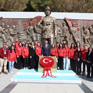 Şehit Ve Gazi Çocuklarımız Vatan Sevgisi Sembolü Olan Bayrak Devir Teslim Törenini Gerçekleştirdiler. - fotoğraf 1