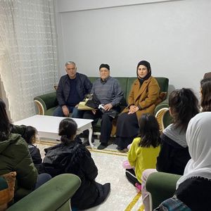 18-24 Mart Yaşlılar Haftası münasebetiyle İl Müdürlüğümüze bağlı Bingöl İller Bankası Çocuk Evleri Sitesinde kalmakta olan çocuklarımızla Yaşlılarımızı ziyaret ettik.  - fotoğraf 1