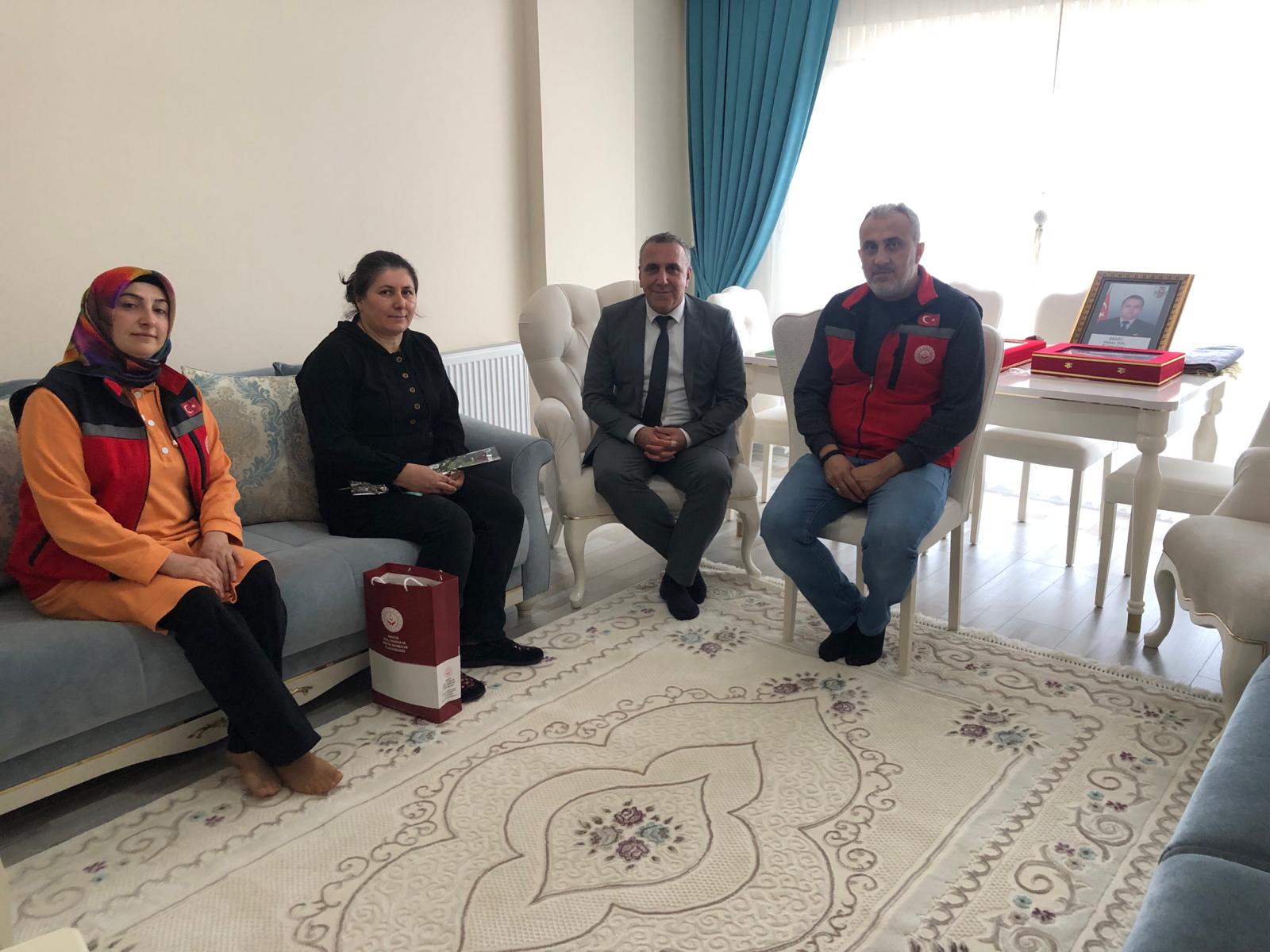 Aziz Şehidimiz Piyade Uzman Çavuş Hakan GÜL'ün bizlere emaneti kıymetli eşi Fadime GÜL'ü ziyaret ettik.