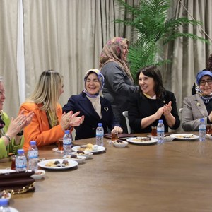 Aile ve Sosyal Hizmetler Bakanımız Göktaş, Adana’da huzurevi sakinleri ve kadınlarla buluştu - fotoğraf 13