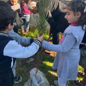 Yavuz Selim Çok Amaçlı Toplum Merkezi (ÇATOM) Oyun Odası Kursundaki Çocuklar Orman Haftası Sebebiyle Fidan Dikimi Etkinliği - fotoğraf 1