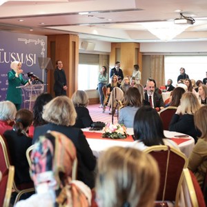 Aile ve Sosyal Hizmetler Bakanımız Mahinur Özdemir Göktaş İzmir’de "Kadın Buluşması"nda Konuştu: - fotoğraf 2