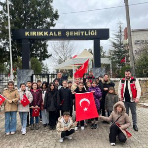 İstiklal İlkokulu 4/B sınıfı öğrencileri Şehit Yakınları ve Gazi Hizmetleri birimimiz ile Kırıkkale Şehitliğini ziyaret etti. - fotoğraf 1