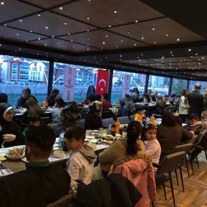Sosyal Ekonomik Destek #SED hizmetinden yararlanan ailelerimiz ve çocuklarımızla iftarda bir aradayız. - fotoğraf 4