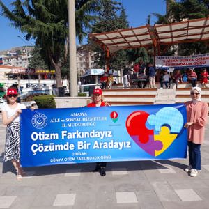 2 Nisan Dünya Otizm Farkındalık Günü'nde #AmasyaOtizmDerneği ile birlikte Yavuz Selim Meydanı'nda etkinlikler düzenledik. - fotoğraf 1