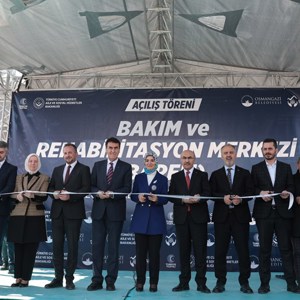 Bakanımız Göktaş, Bursa'da Huzurevi ve Alzaymır Hizmet Birimi ile “Aile Destek Merkezi ve Ana Kucağı"nın Açılışlarını Gerçekleştirdi - fotoğraf 5