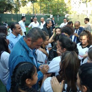 Beşiktaş Kulüp Başkanı Fikret ORMAN,Mersin Çocuk Evleri Sitesi 'nde Kalan Çocuklarımızla Buluştu - fotoğraf 4