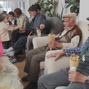 #ÖzelSobeAnaokulu öğrencileri yaş almış büyüklerimizle bir araya gelerek bayramlaşıp birlikte mandala çalışması yaptılar. - fotoğraf 2