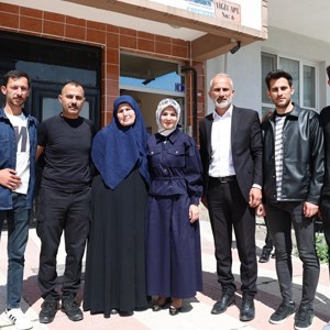 Bakanımız Göktaş, devlet desteğindeki çocuklarla huzurevini ziyaret ederek yaşlılarla bayramlaştı - fotoğraf 6