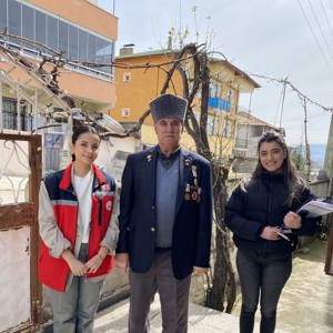 Devletimizin bekâsı uğruna canını feda eden Aziz Şehitlerimizin bizlere emaneti kıymetli ailelerini ve şanlı tarihimizin ebedi kahramanları çok kıymetli Gazilerimizi ziyaret ettik... - fotoğraf 4