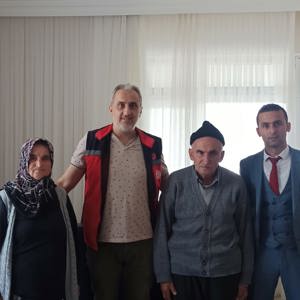Devletimizin bekâsı uğruna canını feda eden Aziz Şehitlerimizin bizlere emaneti kıymetli ailelerini ve şanlı tarihimizin ebedi kahramanları çok kıymetli Gazilerimizi ziyaret ettik... - fotoğraf 1