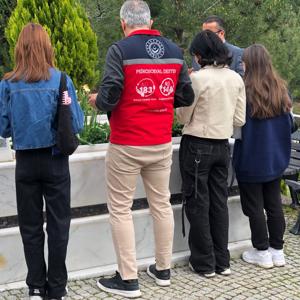 #AmasyaÇocukHaklarıİlKomite üyesi #çocuklarımız #PolisHaftası vesilesiyle Şehidimiz Başkomiser Hüseyin HATİPOĞLU'NUN kıymetli ailesini ve #Şehitliği ziyaret etti. - fotoğraf 4