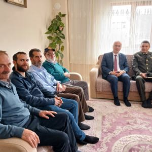 ŞEHİT YAKINLARIMIZI VE GAZİLERİMİZİ BAYRAMDA ZİYARET ETMEKTEN ONUR DUYDUK - fotoğraf 2