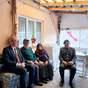 ŞEHİT YAKINLARIMIZI VE GAZİLERİMİZİ BAYRAMDA ZİYARET ETMEKTEN ONUR DUYDUK - fotoğraf 1