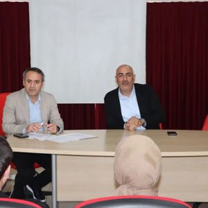 İl Müdürümüz Abdulbari AKSOY ve İl Müdür Yardımcısı Orhan VARAN ile birlikte Sosyal Ekonomik Destek Hizmet Biriminde görev yapan çalışma arkadaşlarımızla birimin iş ve işlemleri hakkında istişarede bulundular. - fotoğraf 1