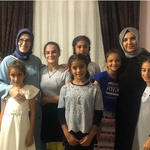 Diyanet İşleri Başkanımızın Eşi Seher ERBAŞ Hn. ve Valimizin Eşi Zeliha SU Hn. Çocuk Evlerimizde Kalan Çocuklarımızı Ziyaret Ettiler - fotoğraf 1