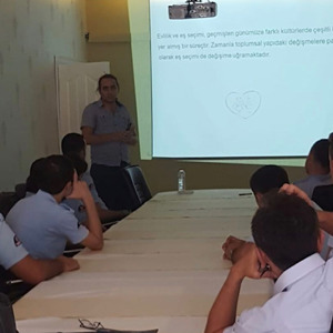 Tarsus Sosyal Hizmet Merkezi Müdürlüğünce Er ve Er Başlara,İnfaz Kurumu Memurlarına Evlilik Öncesi Eğitim Programı Düzenlendi - fotoğraf 1