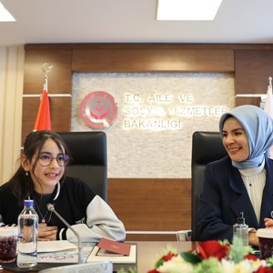 Aile ve Sosyal Hizmetler Bakanımız Göktaş, koltuğunu şehit kızı Elif Naz’a devretti - fotoğraf 1