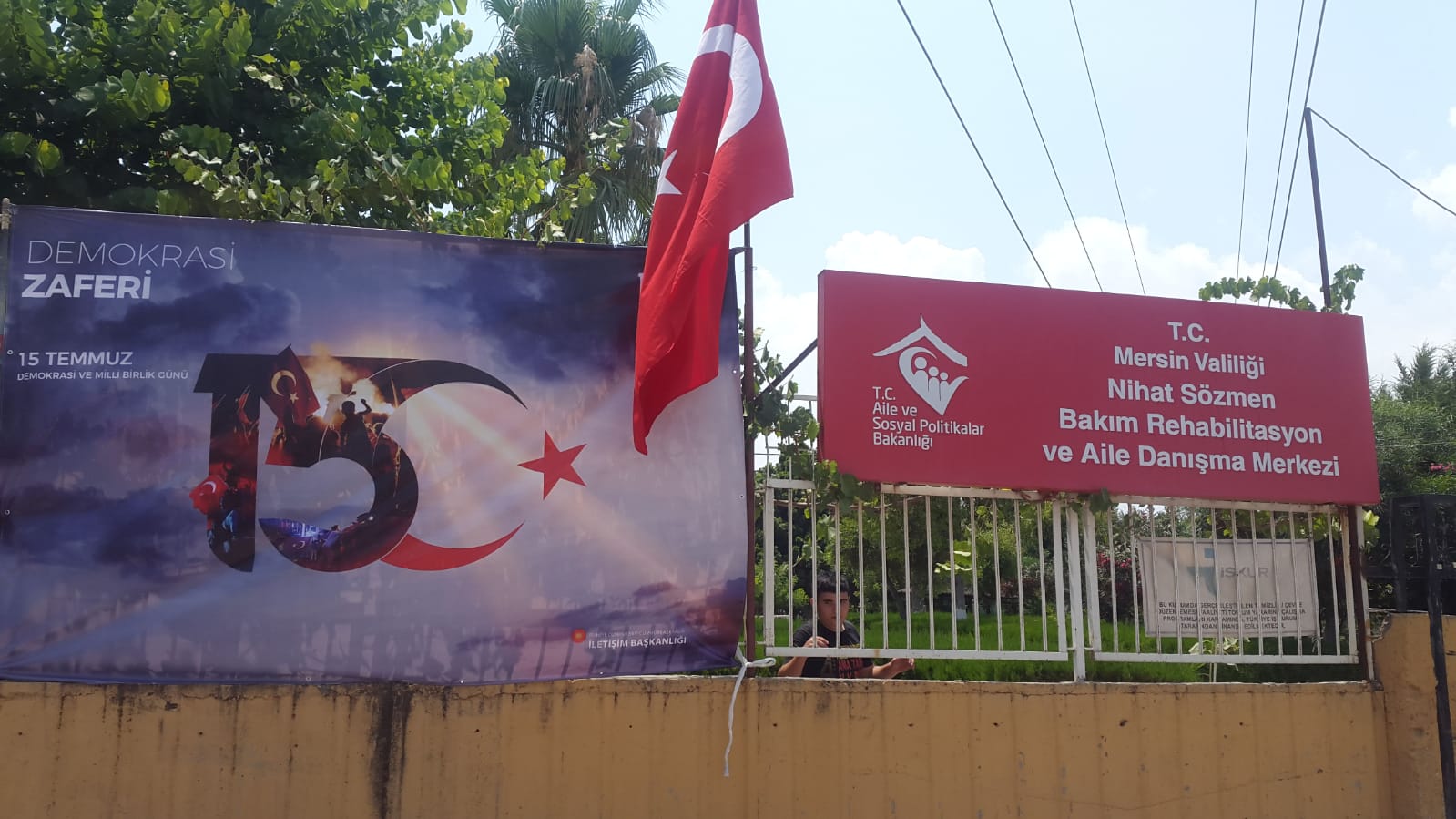 ''15 TEMMUZ DEMOKRASİ VE MİLLİ BİRLİK GÜNÜ'' SEBEBİYLE TÜM KURULUŞLARIMIZ AFİŞLERLE DONATILDI