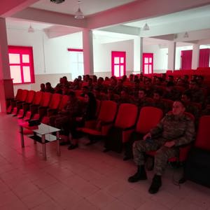 AİLE, ÇALIŞMA VE SOSYAL HİZMETLER İL MÜDÜRLÜĞÜMÜZ TARAFINDAN TUGAY KOMUTANLIĞINA VE AİLE DESTEK MERKEZİNE AEP EĞİTİMİ - fotoğraf 2