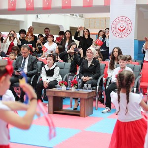 Aile ve Sosyal Hizmetler Bakanımız Göktaş Türkiye’de misafir edilen savaş mağduru çocuklarla bir araya geldi - fotoğraf 3