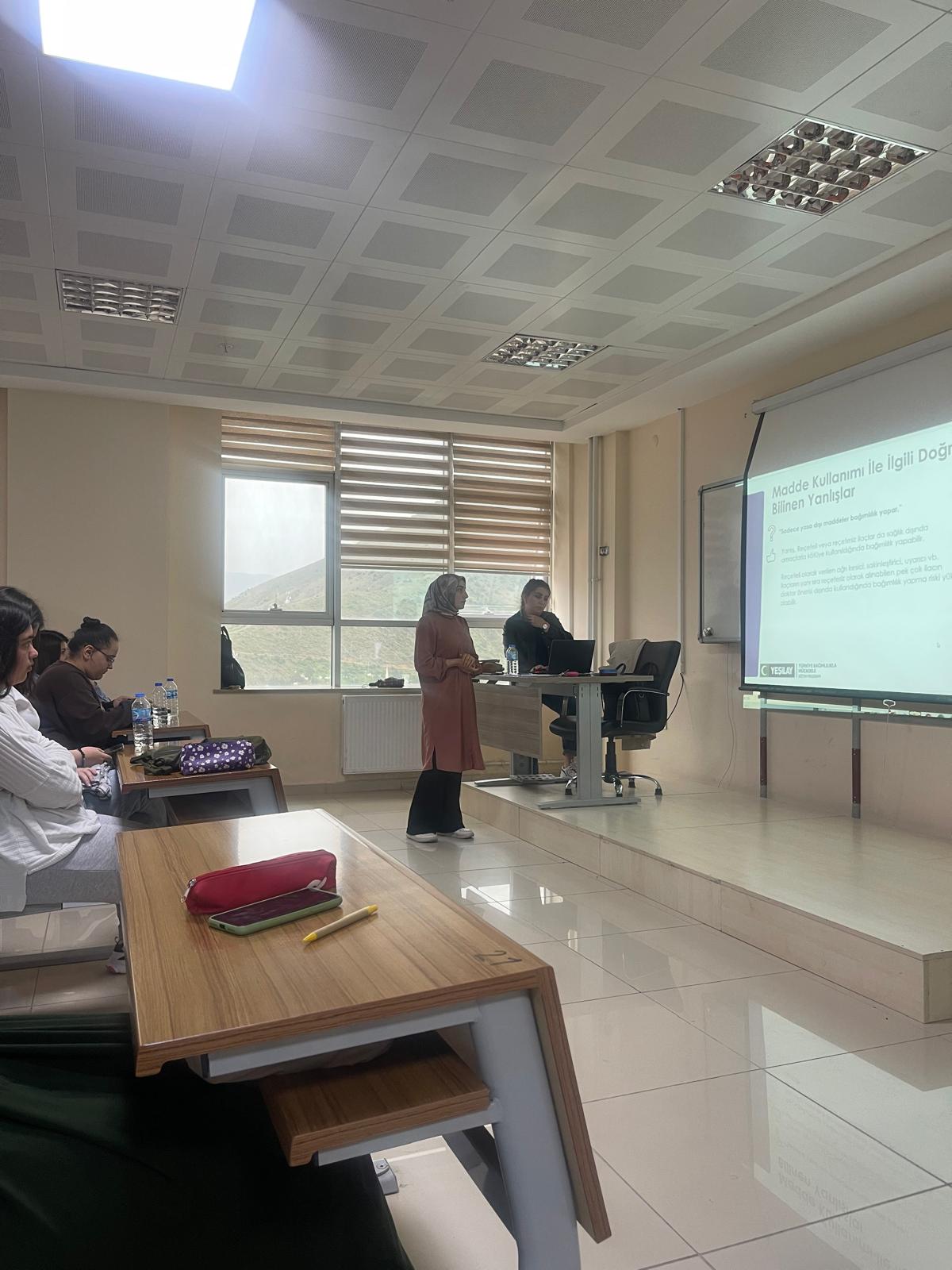 "Gençliği Geleceğe Hazırlayan Güç Birliği: Aile ve Sosyal Hizmetler İl Müdürlüğü, YEDAM ve Gümüşhane Üniversitesi İş Birliğiyle Bağımlılıkla Mücadele"