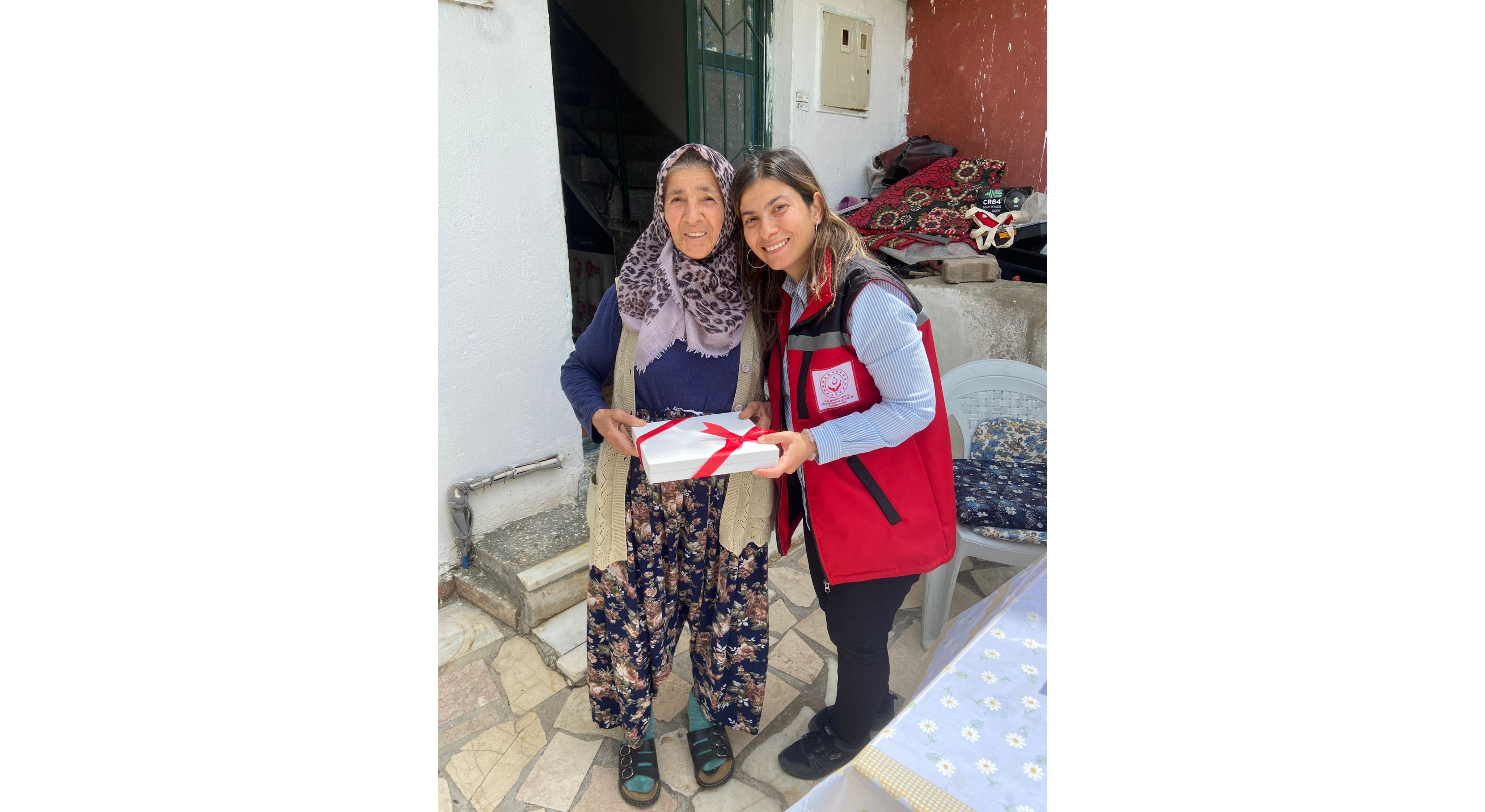 ŞEHİTLERİMİZİN ANNELERİNE "ANNELER GÜNÜ" ZİYARETİ