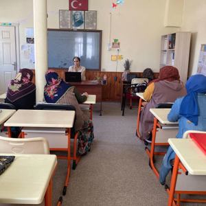 Kuran Kursları Kursiyerlerine ve Polis Okulu Öğrencilerine Öncesi Eğitim ve Bağımlılıkla Mücadele Eğitimi - fotoğraf 3