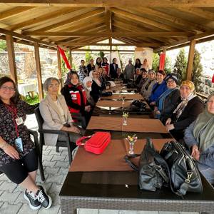 Aziz Şehitlerimizin Kıymetleri Anneleri ve Eşleri için Anneler Günü Etkinliği Düzenlendi - fotoğraf 2