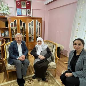 ‘Anneler Günü’nde Aziz Şehidimizin Annesi Resmiye Sakaoğlu’na Ziyaret - fotoğraf 1