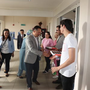 Kurban Bayramı Münasebetiyle Valimiz Bilal ŞENTÜRK, Huzurevinde Kalan Yaşlılarımızla ve Kuruluşta Kalan Çocuklarımızla Bayramlaştı - fotoğraf 6